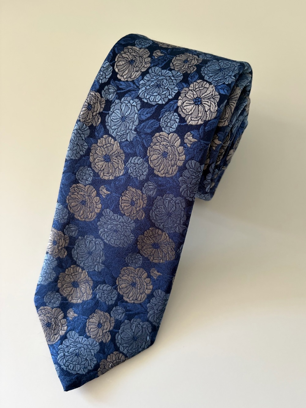 Joseph Abboud 100% Silk Tie Blue Floral